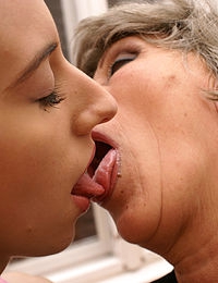 Granny wants to taste a hot young fanny